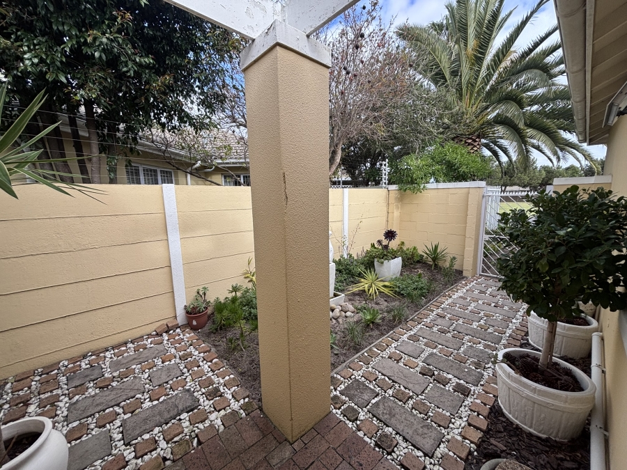To Let 3 Bedroom Property for Rent in Sunningdale Western Cape